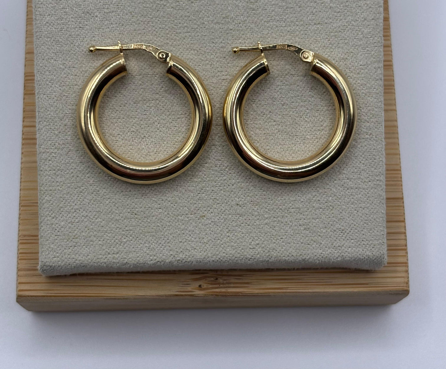 Classic hoops medium