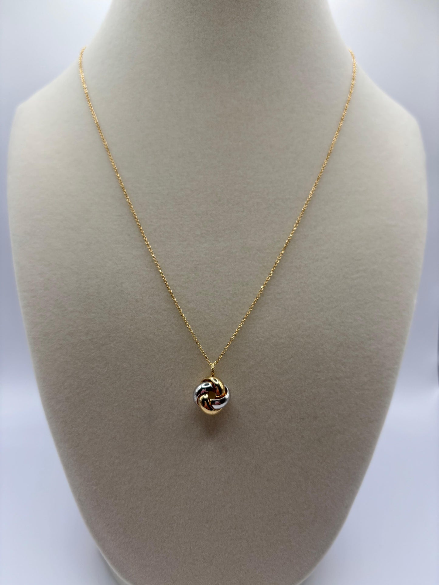 18k Twisted Knot Necklace