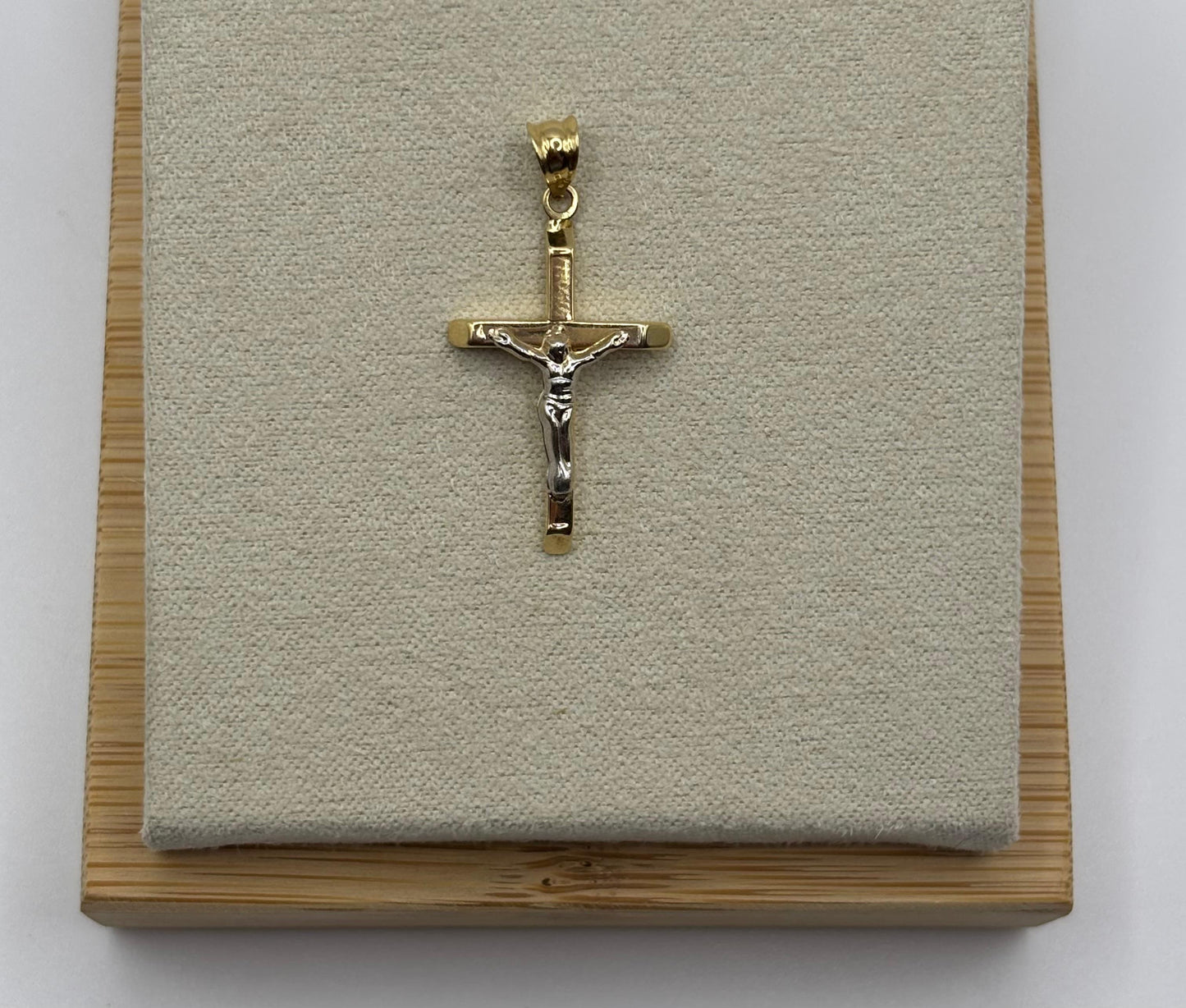 Jesus crucifix cross pendant